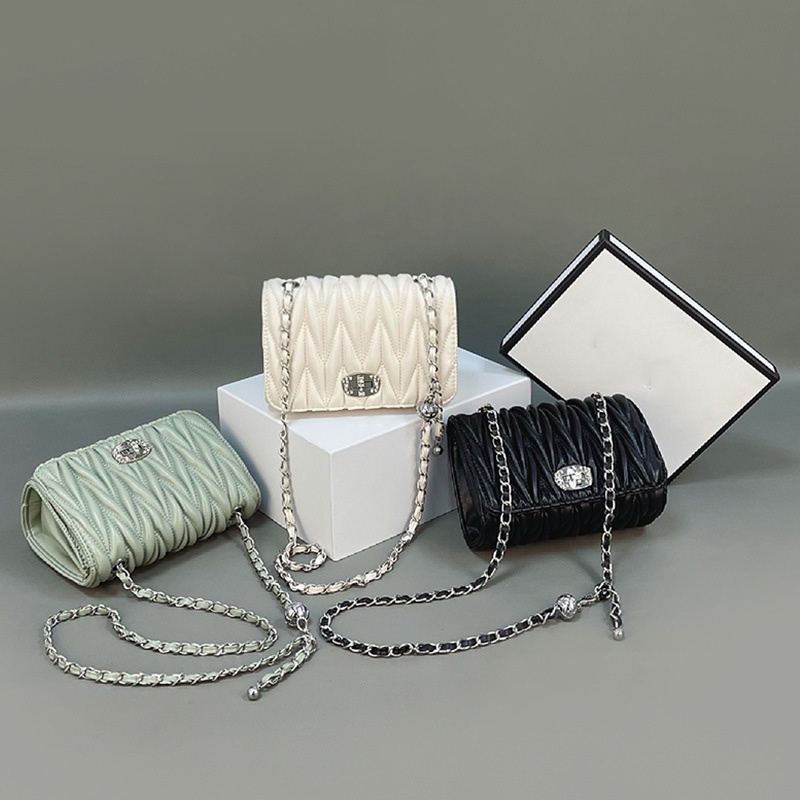 Túi xách IELGY màu trắng đính đá phối dây xích phong cách thời trang