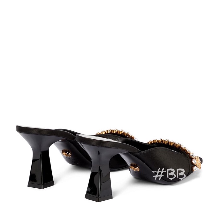 Guốc hở mũi đá viền quanh