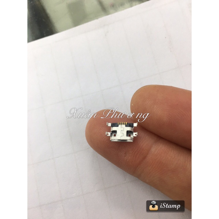 Chân sạc 5 chân (8600) thông dụng, dùng chung cho nhiều đời máy