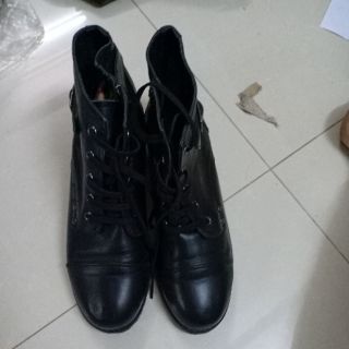 Bốt đẹp gửi bạn Lê