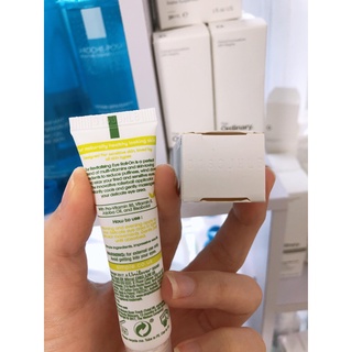Lăn dưỡng mắt Simple 15ml