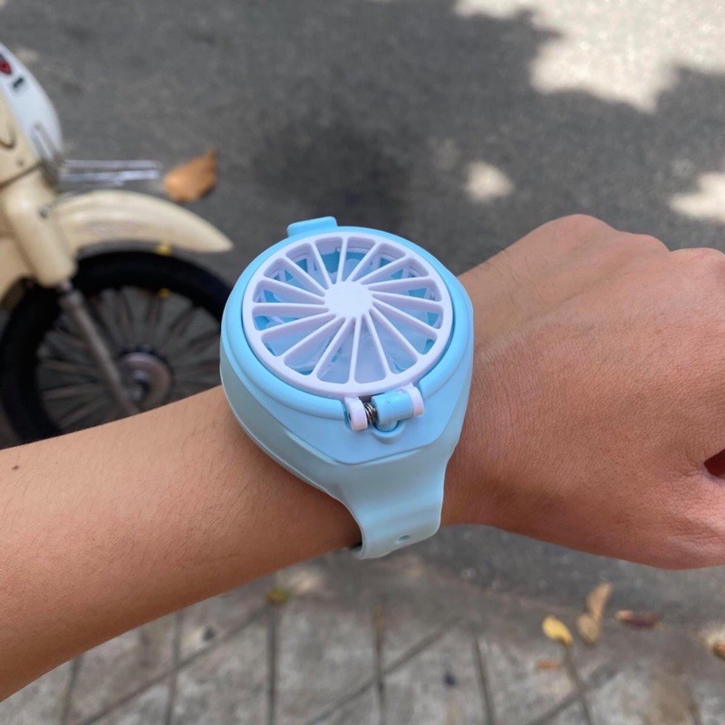 Quạt mini tích điện hình đồng hồ