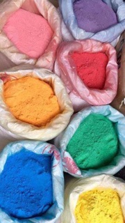 Bột màu ném kỷ yếu