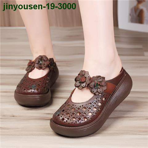 Dép Sandal Bằng Da Đế Dày Mềm Mại Họa Tiết Hoa Rỗng Thời Trang Mùa Hè Cho Nữ 2021