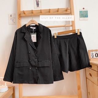 Set blazer và quần short kẻ sọc
