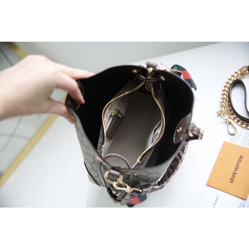 Túi Xách Cao Cấp  hàng fullbox nguyên seal kèm khăn quấn quai túi