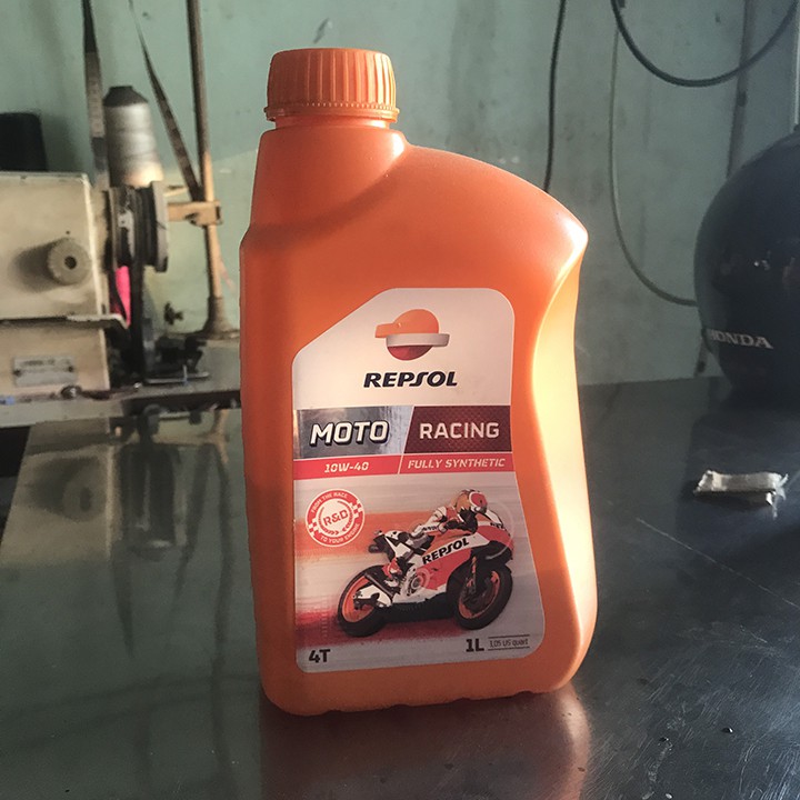 Nhớt Repsol Moto Racing 4T 10w40 dành cho xe máy, xe côn tay