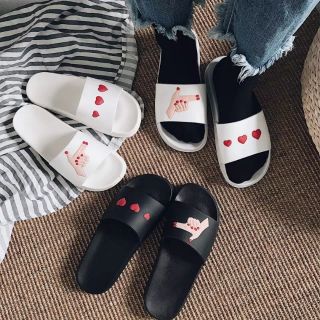 Dép bắn tim ulzzang