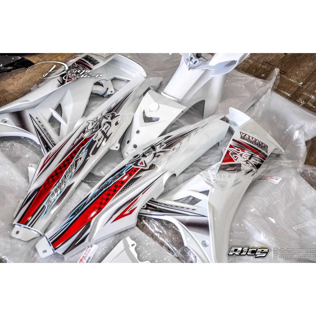 Tem Sirus Trắng Chữ Tàu Bát Man