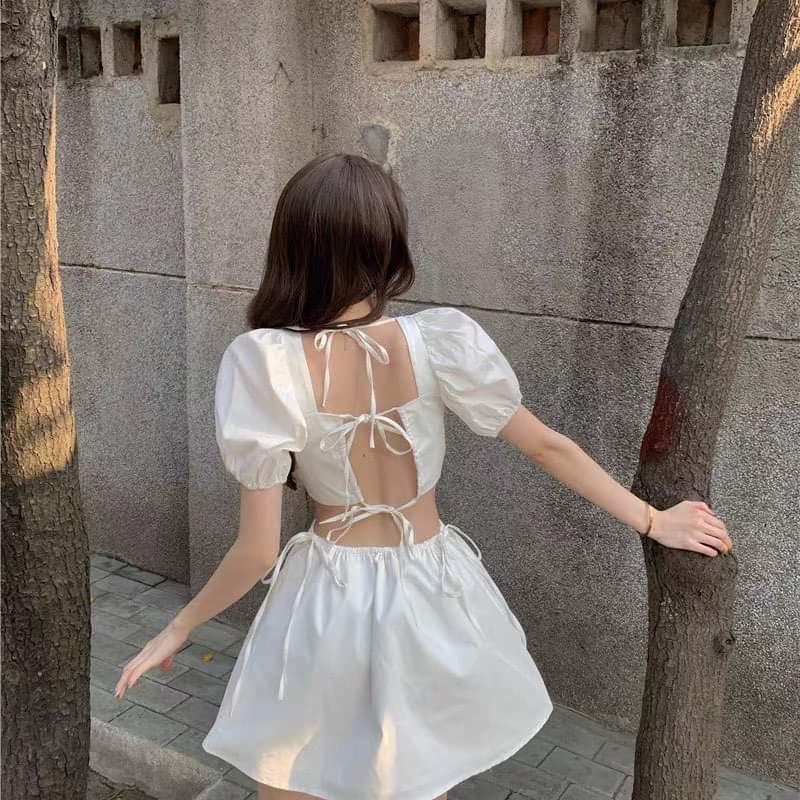 Váy cổ vuông buộc dây lưng H2V488