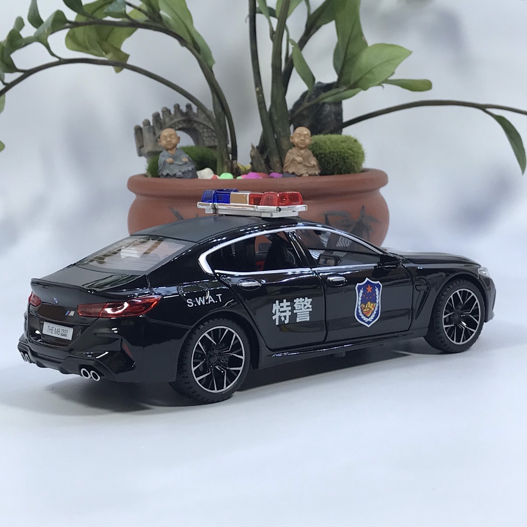 Mô hình xe cảnh sát BMW M8 bằng hợp kim tỷ lệ 1:24 có còi hú chuyên dụng