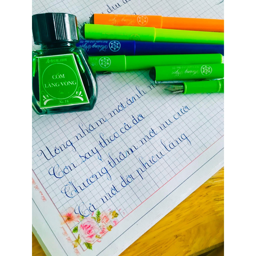 Bút Hoàng Ngọc 05 , ngòi mài, nét mảnh, gai nhẹ, giao màu ngẫu nhiên