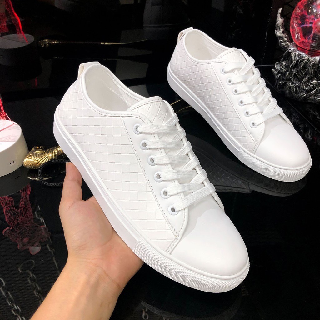 Giày sneaker nam kẻ caro 2 màu trắng và đen thời trang