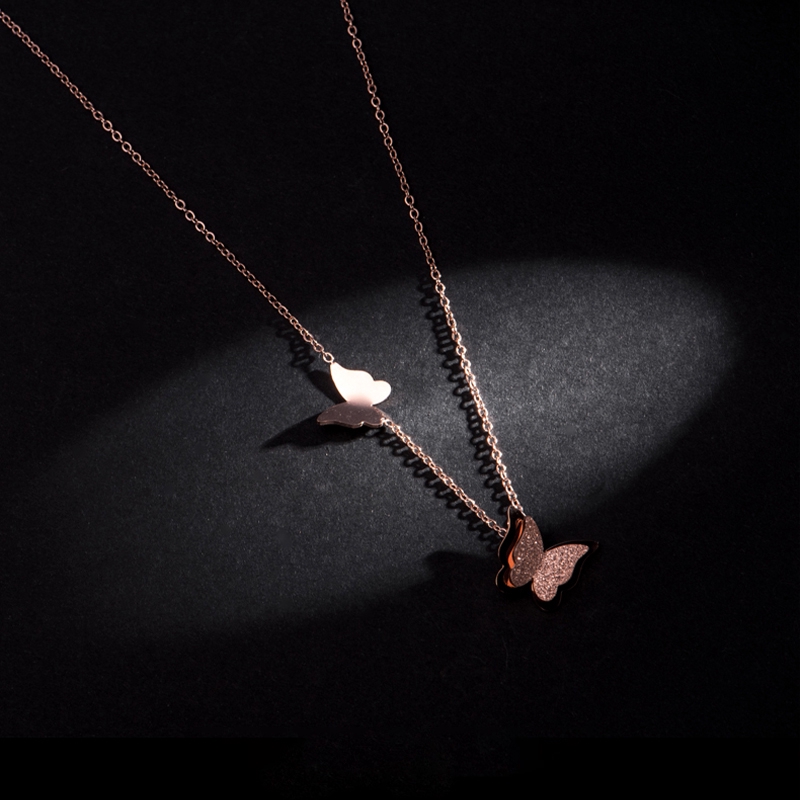 Dây chuyền MAYEBE LAVEND bằng thép titan mặt hình bướm