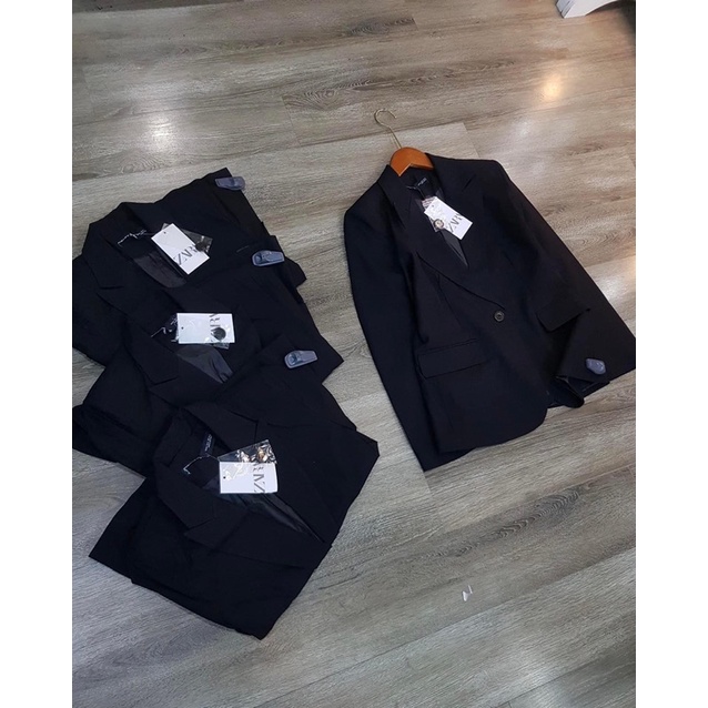 Áo vest đen dáng suông