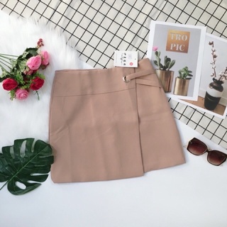 Chân váy form vạt chéo xếp ly