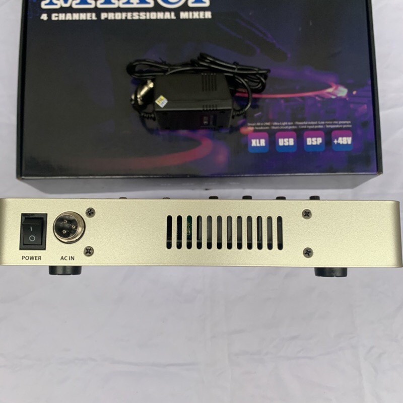 Bộ Mixer M4 Kiêm Cục Đẩy Và Trộn Âm Thanh Hát Karaoke Gia Đình-Thu Âm livestream cực chất hỗ trợ bluetooth nguồn 5v, 48v