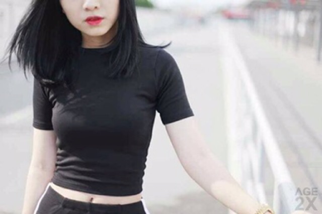 Áo thun croptop tay ngắn kèm hình thật | BigBuy360 - bigbuy360.vn