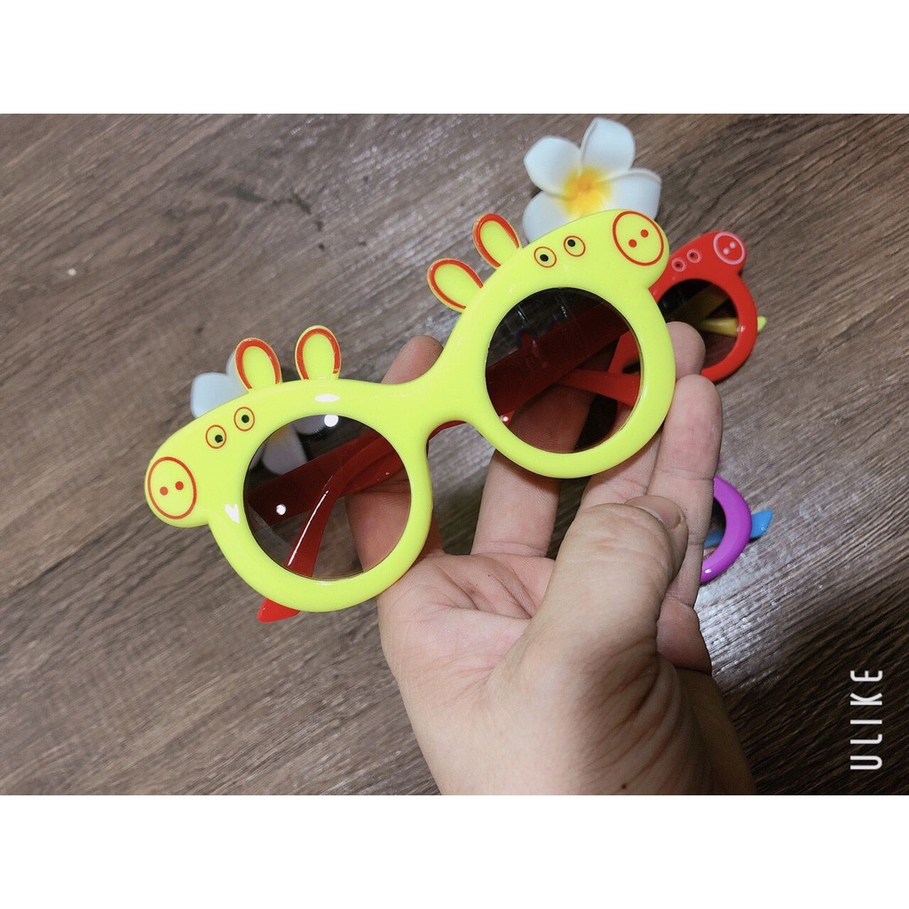 Kính heoGIADUNGTONGKHO1Kính heo pig peppa cho bé, Kính mắt chống tia UV chống nắng cho bé nhiều màu