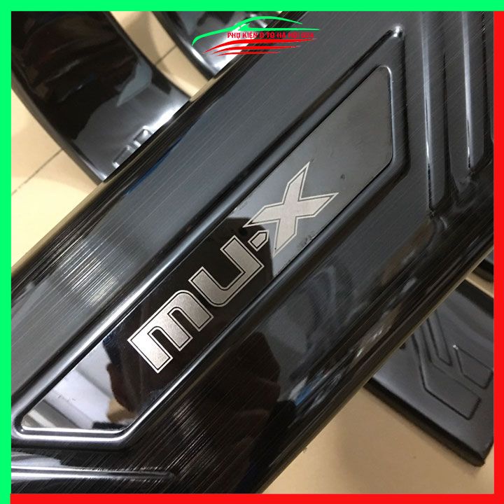 Bộ nẹp bước chân trong vân Titan xe MUX, MU-X chống trầy làm đẹp ô tô