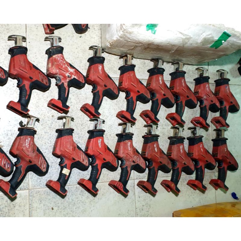 cưa kiếm milwaukee 18v