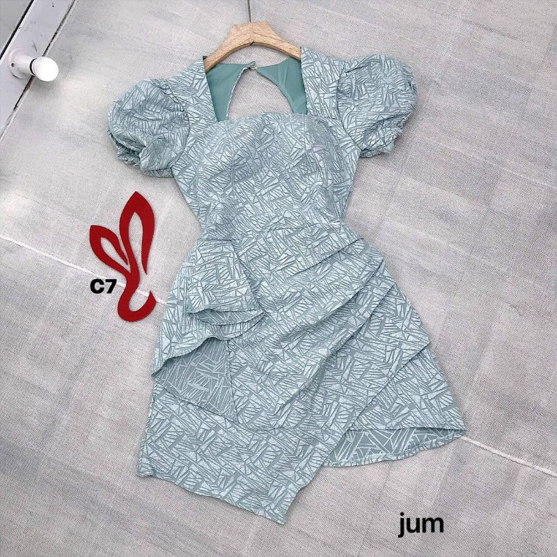 [Mã FATHANG5 giảm 10K đơn 50K] đầm gấm xốp cỏ vuông tà đuổi | BigBuy360 - bigbuy360.vn