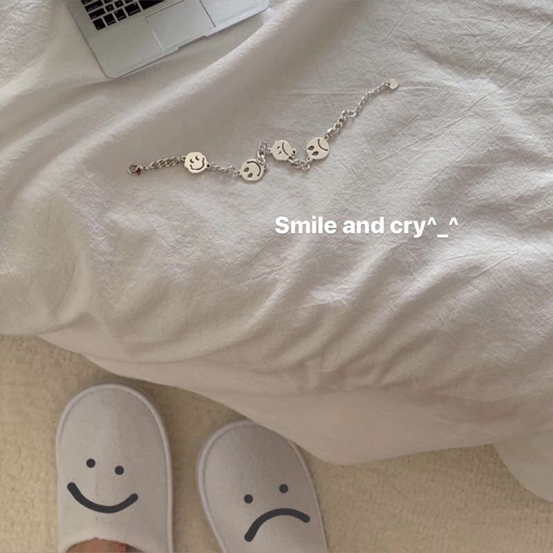 Vòng Tay Kim Loại Không Gỉ Hình Mặt Cười Xinh Xắn Cho Nữ