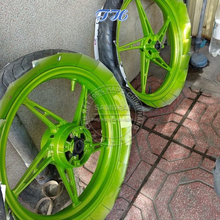 Sơn Xịt Samurai chuyên dùng cho xe máy màu xanh lá chuối Y620 chống cháy, chống rạn nứt, vòi xịt chống chảy