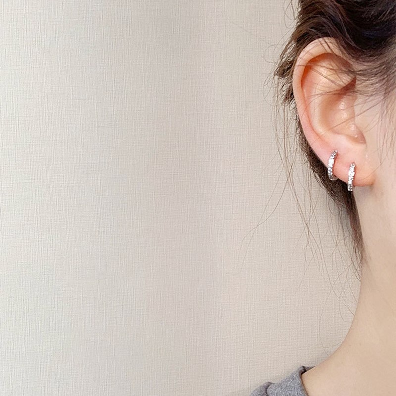 Đôi khuyên tai tròn đính đá lấp lánh đơn giản cá tính dành cho nữ