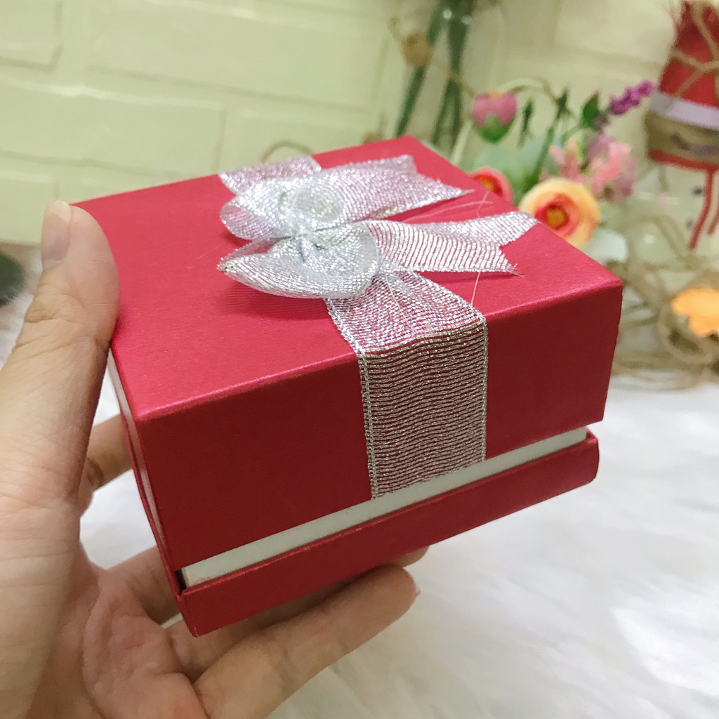 CHUYÊN SỈ_Block 6 hộp đựng quà đựng quà đựng chuỗi đá phối nơ bạc size 8,5x8,5x5,5cm màu đỏ