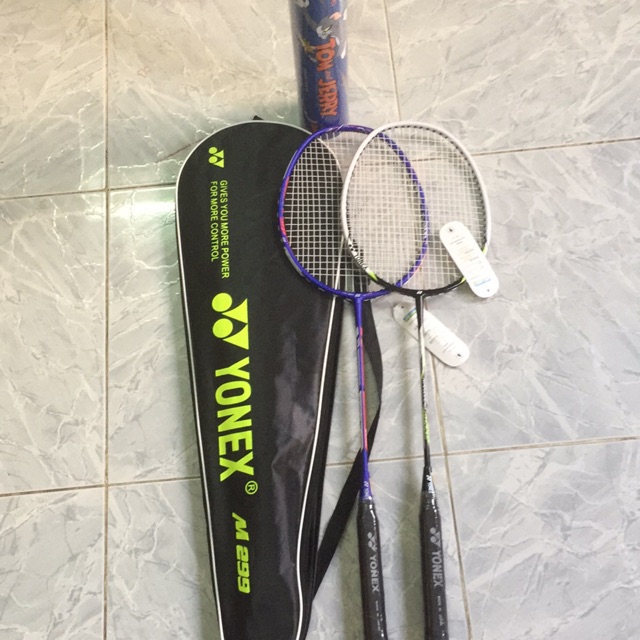 Combo 2 vợt carbon tặng 12 trái cầu đen  và 2 quấn cán vợt