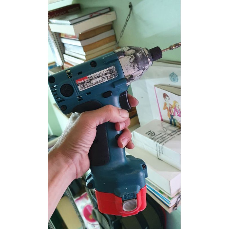Máy bắn vít Makita nội địa Nhật.6916D.12vdc.Pin+sac Zin