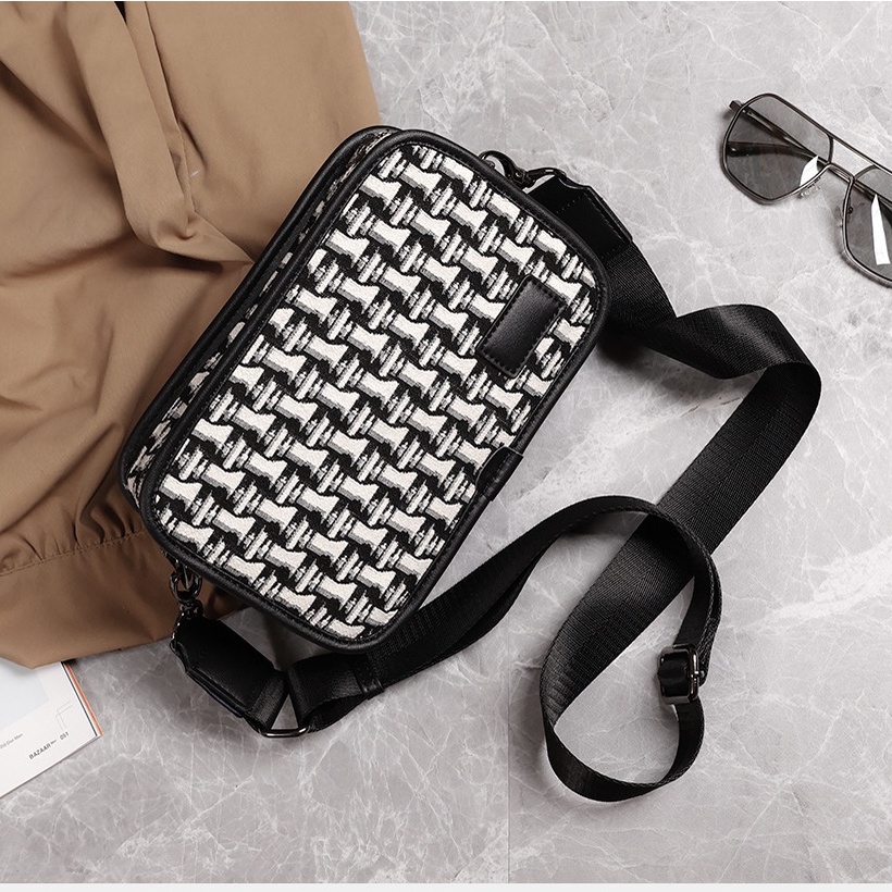 Túi Đeo Chéo Oxford vuông Cấp Nam Nữ thời trang, Màu trắng đen, Vải oxford cao cấp, Form Y Hình, Lớp lót Polyester.