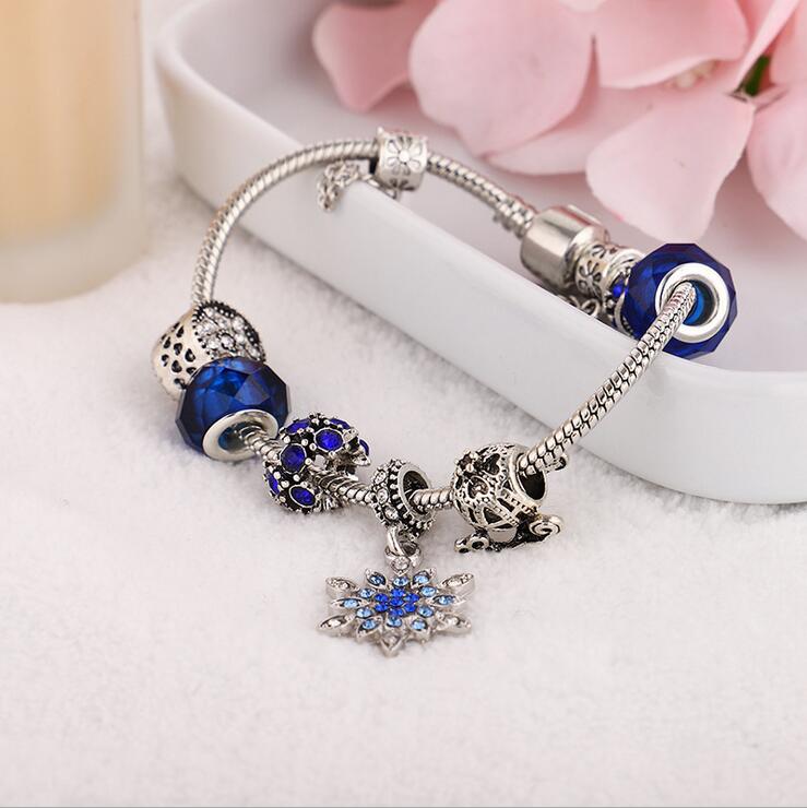 Vòng tay DIY trang trí hình cỗ xe bí ngô ngôi sao bông tuyết hạt thủy tinh màu xanh dương dành cho bạn nữ