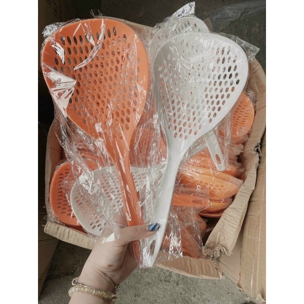 Thìa nhúng mỳ, thìa vớt đồ ăn,thìa lỗ tiện lợi cho gia đình