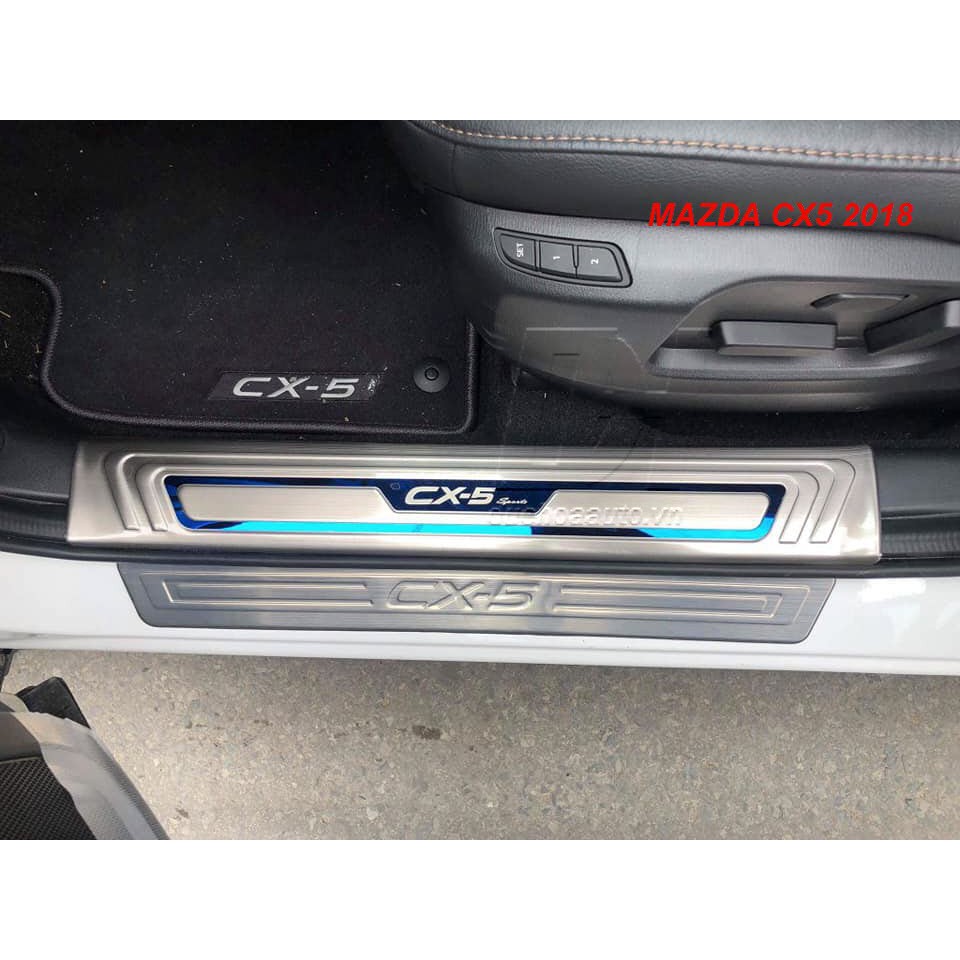 Bộ 8 miếng ốp bậc cửa trong ngoài Mazda CX5 2018-2020 loại đẹp - hàng cao cấp