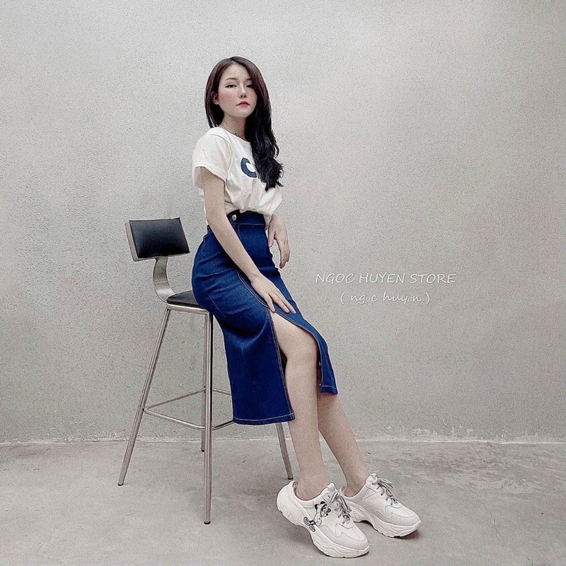 Váy Jean xanh đậm dài qua gối xẻ trước mẫu chân váy dài mới | BigBuy360 - bigbuy360.vn