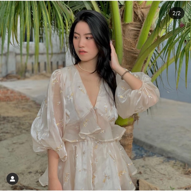 SET ÁO CROPTOP HOA NỔI CỔ V TAY BỒNG + CHÂN VÁY TƠ OGANZA