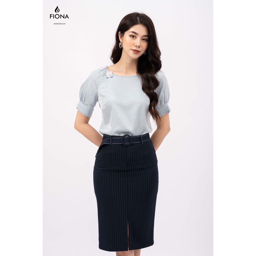 Áo sơ mi nữ dáng suông, chất lụa tằm cổ tròn đính hoa, xếp li cửa tay FIONA F551150