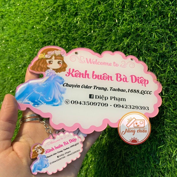 Bảng hiệu mica chụp hình sản phẩm bán hàng online - thiết kế theo yêu cầu - Ghép hình cô gái thời trang