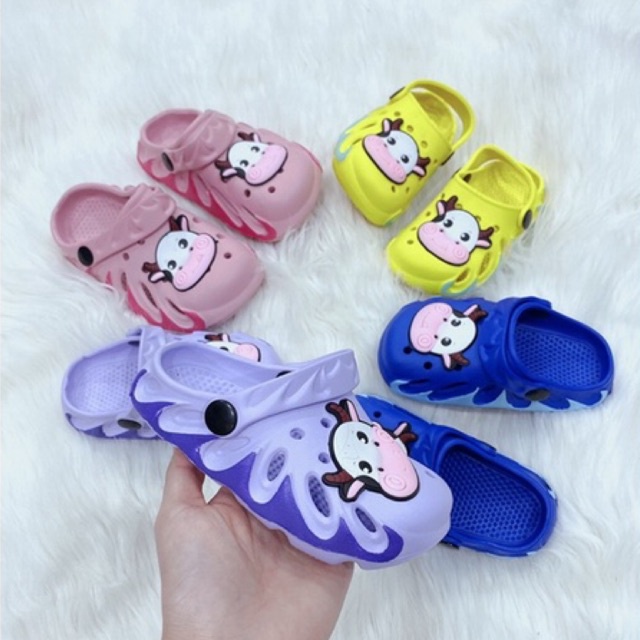Dép sục siêu nhẹ bé trai gái hình( giao màu ngẫu nhiên)