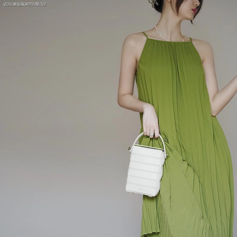 Đầm Dài Hai Dây Xếp Ly Màu Xanh Matcha Phong Cách Pháp Sang Trọng Ngọt Ngào Dành Cho Bà Lão