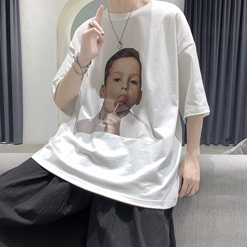 Áo thun tay ngắn cổ tròn dáng rộng in hình cậu bé thời trang mùa hè phong cách Hàn Quốc cho nam cỡ S-5XL