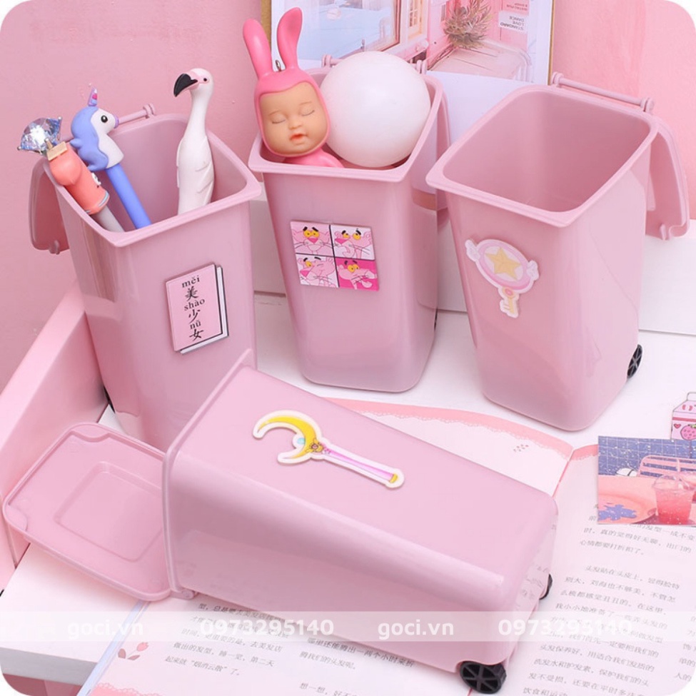 Thùng rác mini để bàn kiêm hộp bút màu hồng có bánh xe và nắp siêu cute dễ thương