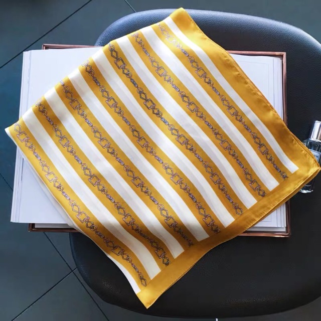 Khăn turban lụa vuông cao cấp choàng cổ size 70x70cm thanh lịch đa năng dùng làm áo yếm in dây xích