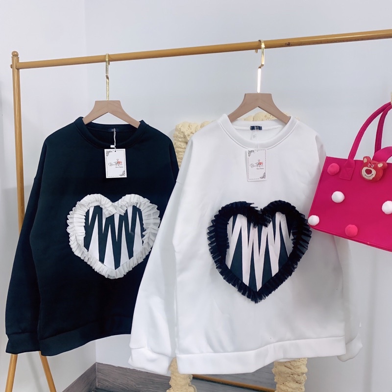Áo Sweater Unisex From Rộng Áo Nỉ Dài Tay Chất Liệu Cotton Hình Áo Trái Tim Viền Ren Hai Màu Đen Trắng