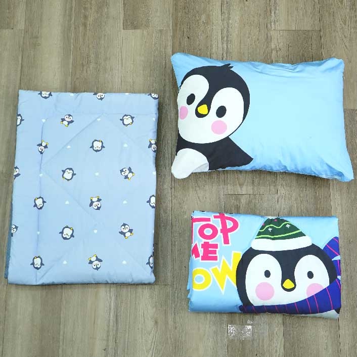 Bộ tấm trải nệm ngủ trẻ em Kbedding By Everon chất vải cotton hình chim cánh cụt Pingu an toàn cho bé
