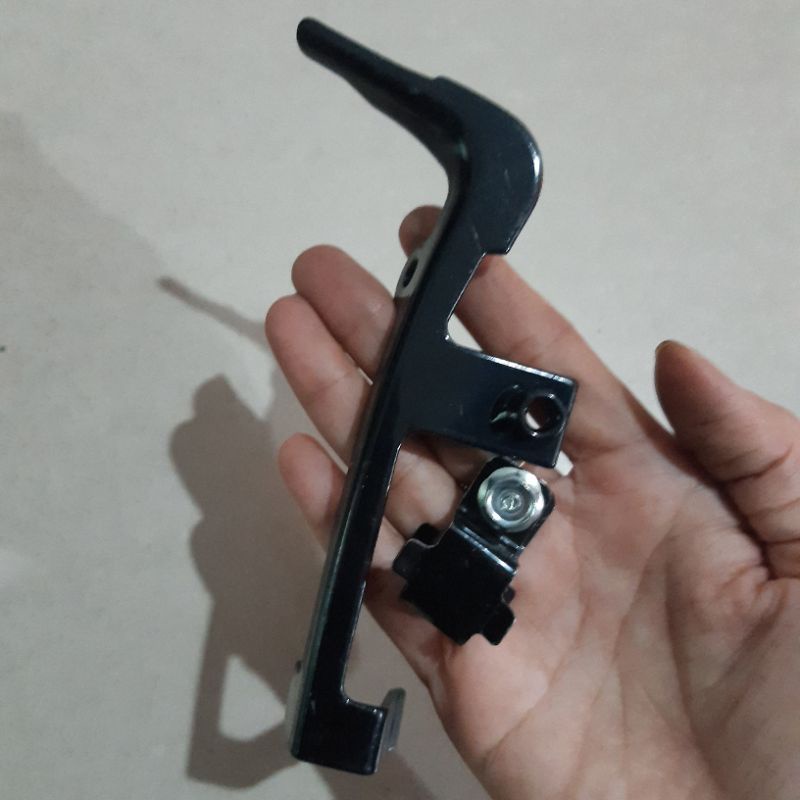 Bát bắt dây dầu xe Wave.