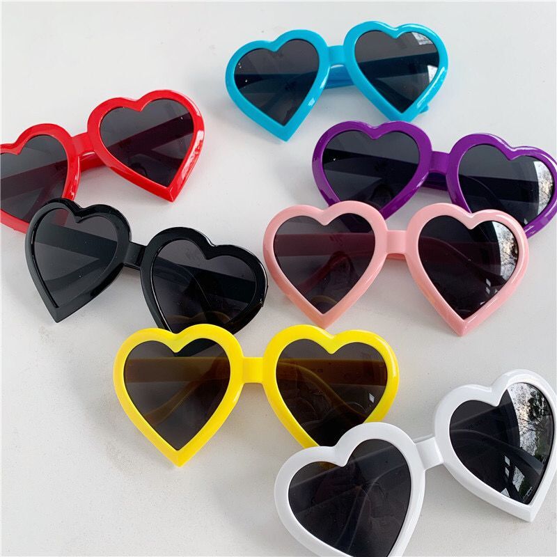 Kính Mát Gọng Trái Tim Lớn Cho Bé