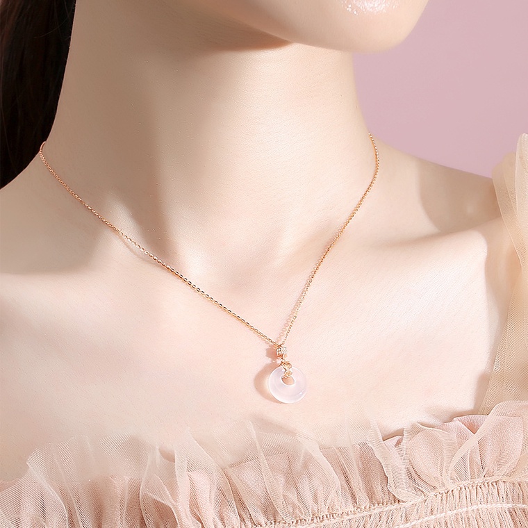 Vòng cổ mạ bạc 925 với mặt ngọc lục bảo nhân tạo